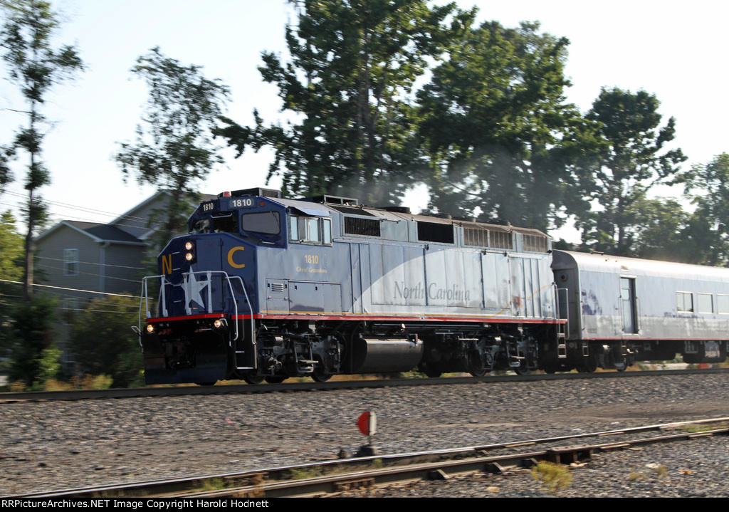 RNCX 1810 leads train 73 southbound